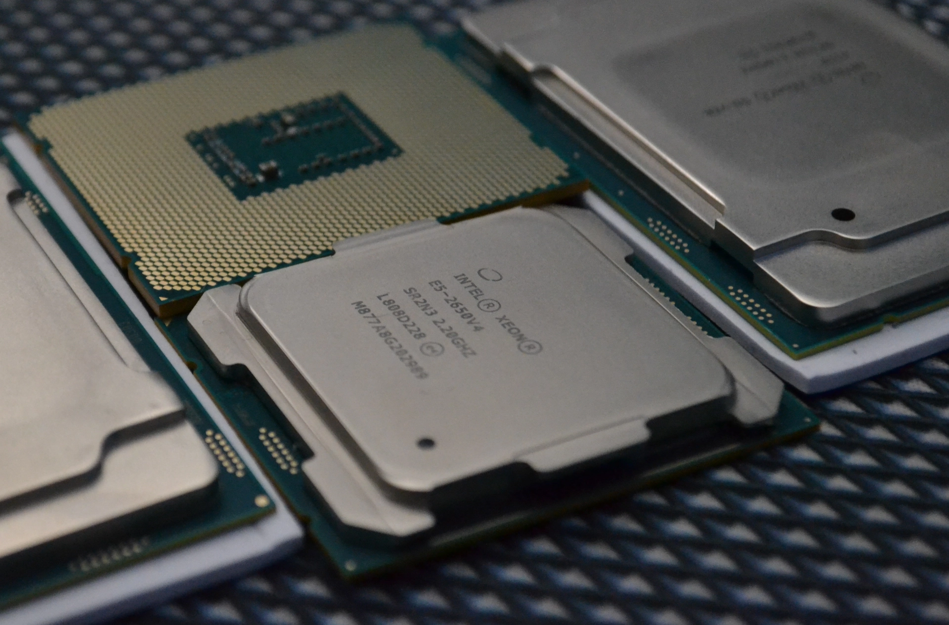 Xeon_CPUs_together